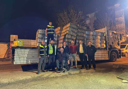GÖLCÜK BELEDİYESİ DEPREMZEDELERE DESTEK OLMAYA DEVAM EDİYOR