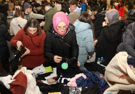 Kocaeli'den yardımlar  yağmur olup yağdı!