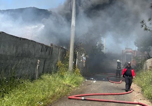 Çayırovada, Geri dönüşüm tesisinde yangın