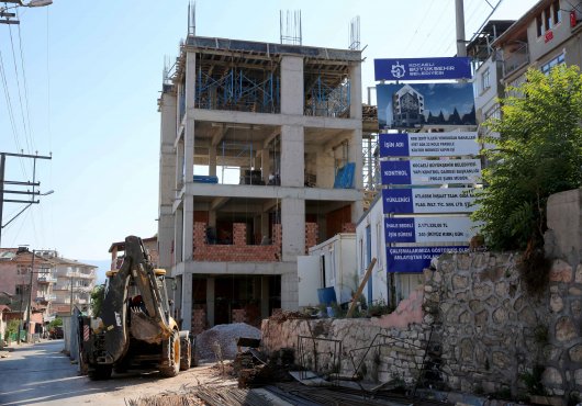GÜLTEPE KÜLTÜR MERKEZİNDE DUVARLAR YAPILIYOR