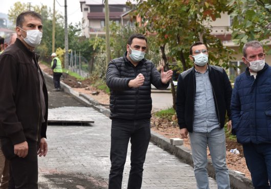 BAŞKAN ÖZLÜ, YAĞMUR ÇAMUR DEMEDEN ÇALIŞIYOR
