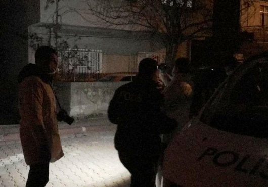 EVİNDE ÖLÜ OLARAK BULUNDU