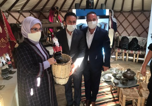 EMİNE ERDOĞAN'DAN  BÜYÜKŞEHİR'E ÖVGÜ
