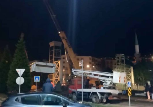 EĞİTİM KAMPÜSÜ ÜST GEÇİDİNDE ÜST KİRİŞ YERLEŞTİRİLDİ