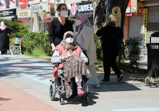 Büyükşehir, 65 yaş üstü engelli vatandaşlara nefes aldırdı 