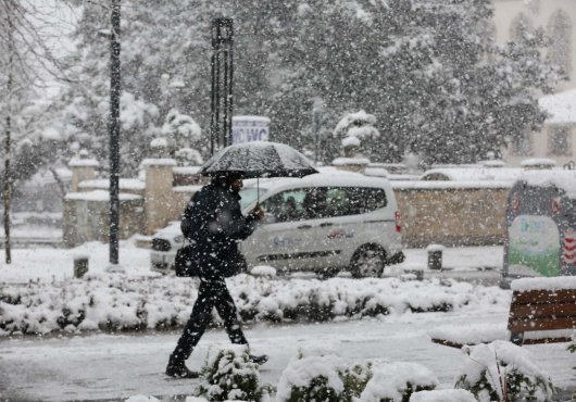 YENİ YÜRÜYÜŞ YOLU KAR ALTINDA BİR BAŞKA GÜZEL