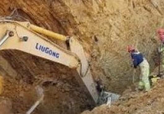 Göçük altında kalan işçi hayatını kaybetti