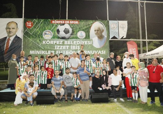 İZZET İBİŞ'TE GÜLEN HEREKE YILDIZ OLDU