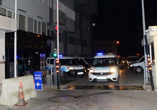 ARANAN ŞAHISLARA EŞ ZAMANLI ŞAFAK OPERASYONU