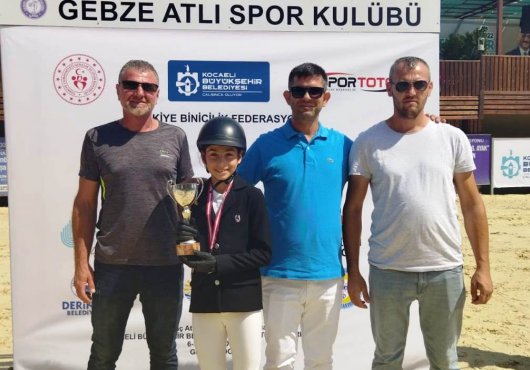 KARTEPELİ GENÇLER BİRİNCİ OLDU
