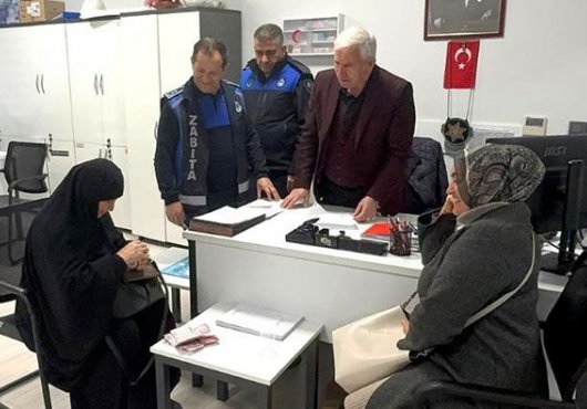 Zabıta ekipleri semt pazarında