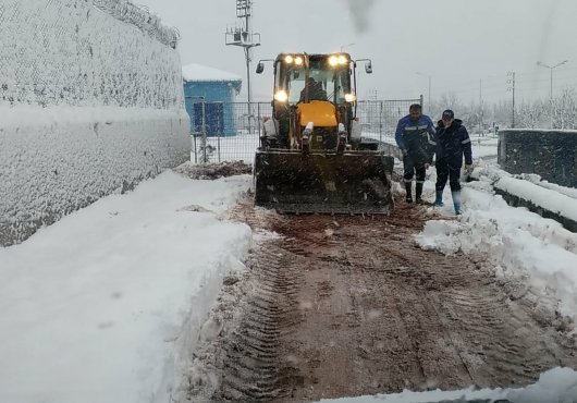 SU EKİPLERİ KAR YAĞIŞINDA 24 SAAT GÖREV YAPTI