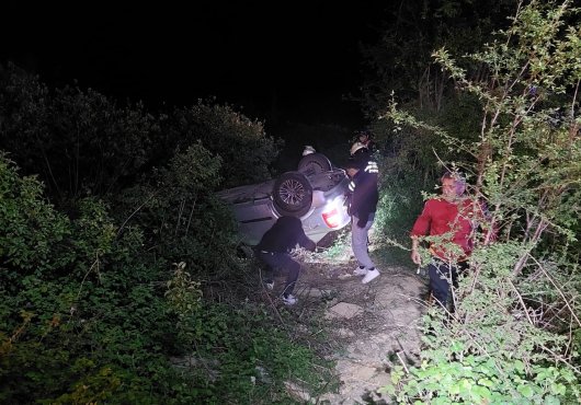 Takla atan otomobilde  5 kişi yaralandı