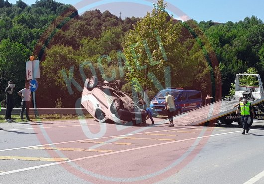 VİRAJI ALAMAYAN ARAÇ TAKLA ATTI 4 YARALI