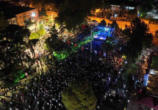 ZAFER BAYRAMI ÇOŞKUSU MANUŞ BABA İLE GÖLCÜK'Ü SARDI