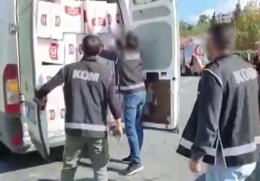 İhraç astsubay, kaçak makaron taşırken yakalandı