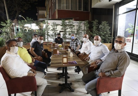 BAŞKAN   VATANDAŞLARLA  ÇAY SOHBETİNDE