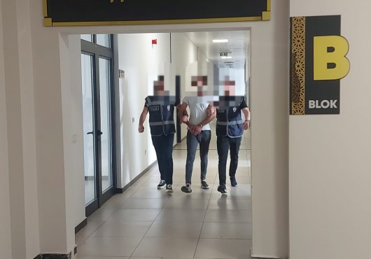 3 ayrı hırsızlıktan aranıyordu