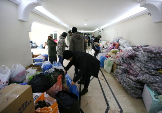 Derince’de Deprem Yardım Tırları Yola Çıktı