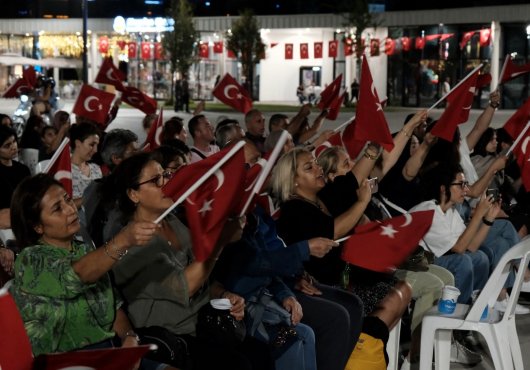 Zafer meşalesi Milli İrade Meydanı’nda yakıldı