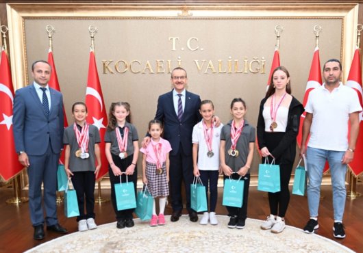 Kocaeli Olimpiyat Yıldızları Jimnastik Kulübü Sporcularından Vali Yavuz’a Ziyaret
