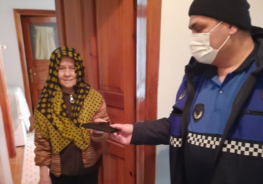 Büyükşehir Zabıtası, Yürüyüş Yolunda bulduğu cüzdanı sahibine teslim etti